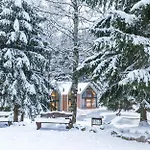Drewniana Roza I Nad Stawem