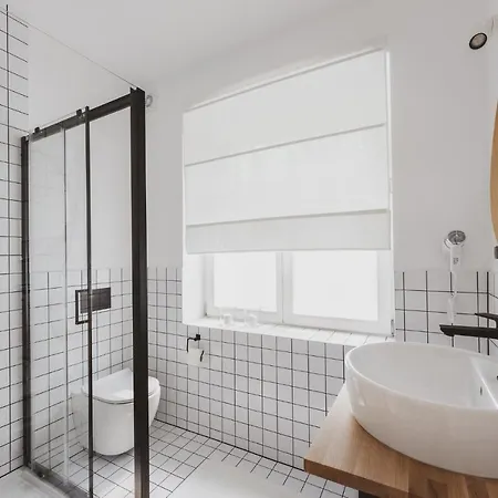 Drewniana Roza Pokoje I Apartamenty דירה