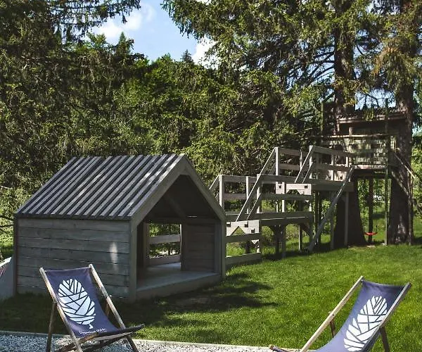 Drewniana Roza I Nad Stawem *