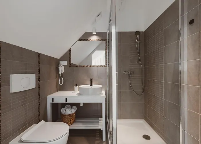 Drewniana Roza I Nad Stawem 佩霍维采