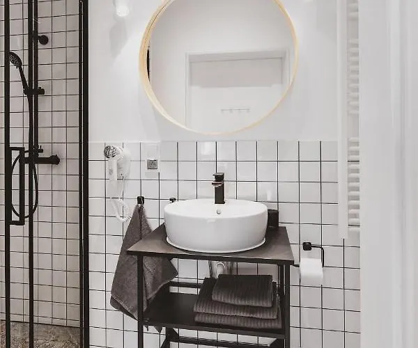 Drewniana Roza I Nad Stawem * 佩霍维采