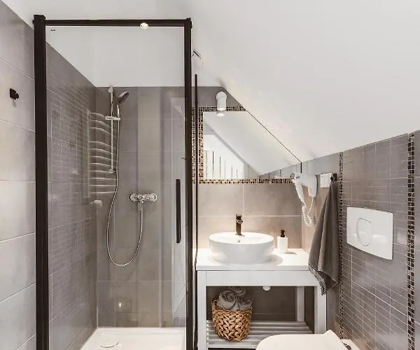 Drewniana Roza I Nad Stawem *