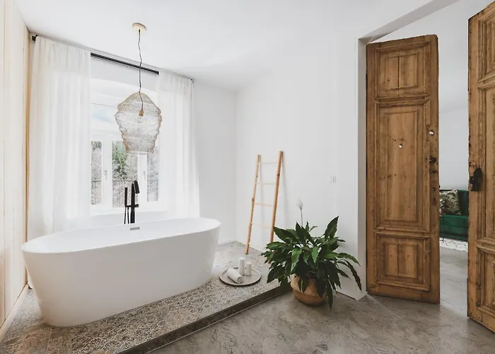 Drewniana Roza I Nad Stawem *