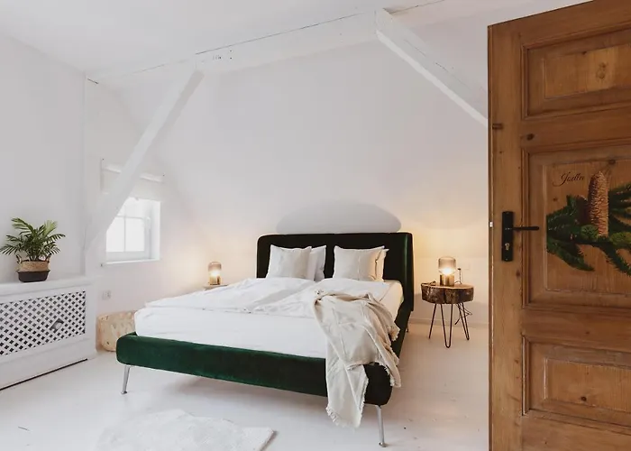 Drewniana Roza I Nad Stawem *