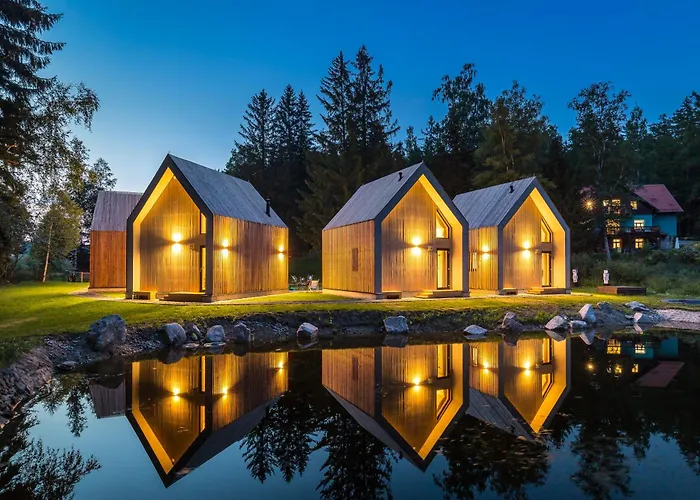 Drewniana Roza I Nad Stawem *